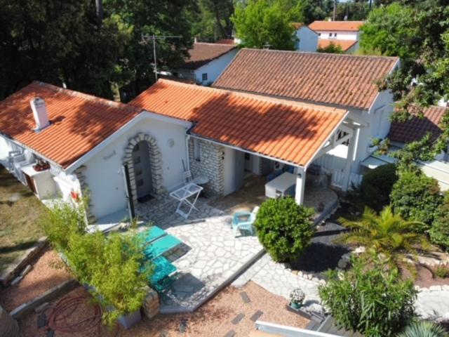 Adorable Petite Maison A 400M De La Mer Villa Saint-Georges-de-Didonne Exterior photo